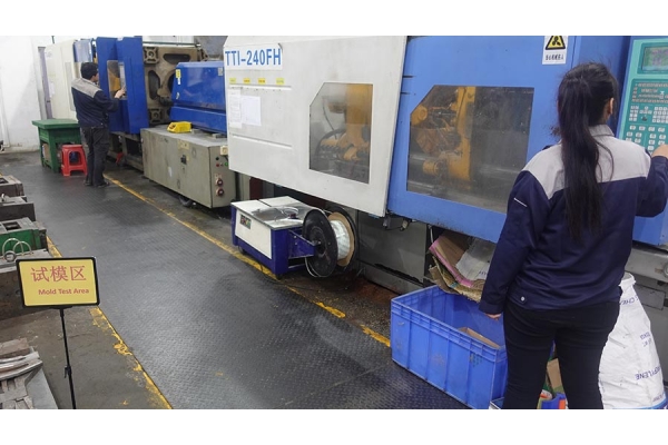 精密塑膠模具與簡易模具的區(qū)別？